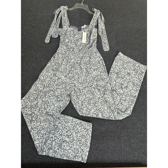 Francesca's Collections Pants - NWT Francesca's Alexa Ditsy Floral Print Jumpsuit XS Wide Leg Spring Easter Boho